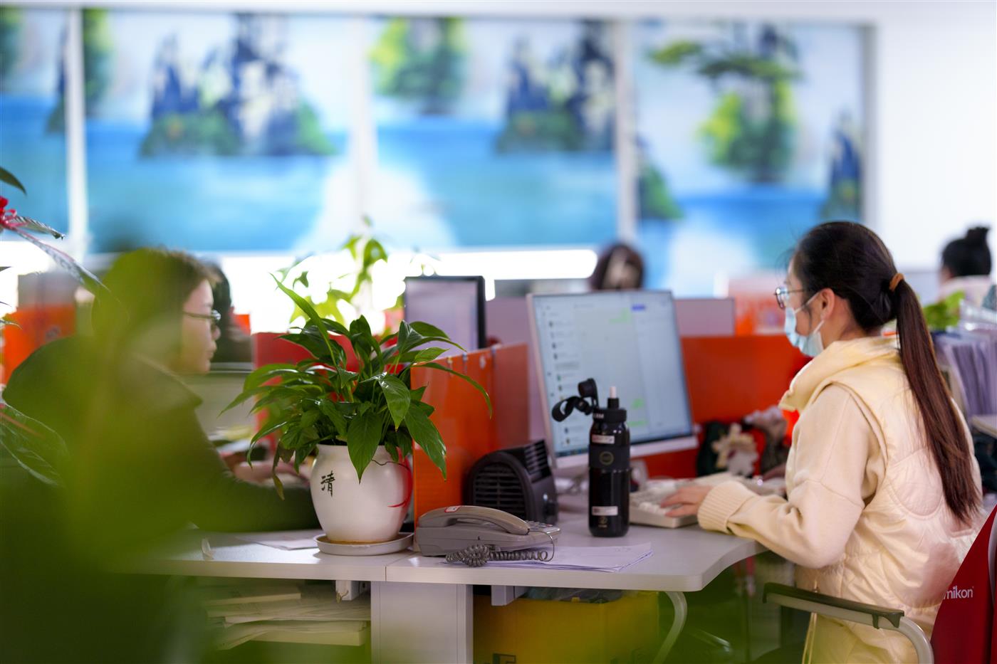 Stockoems sourcing staff working in the Xiamen office