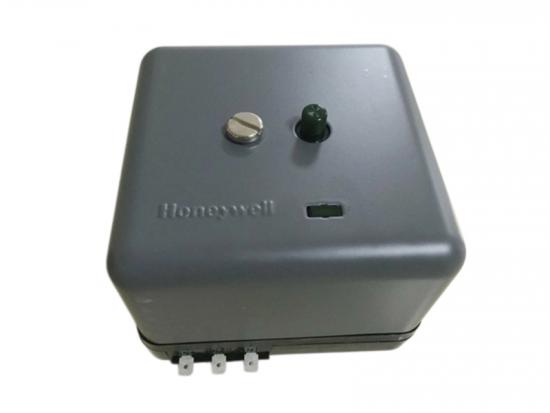 Honeywell RA890F 1304 220 V Flame Safety Relay